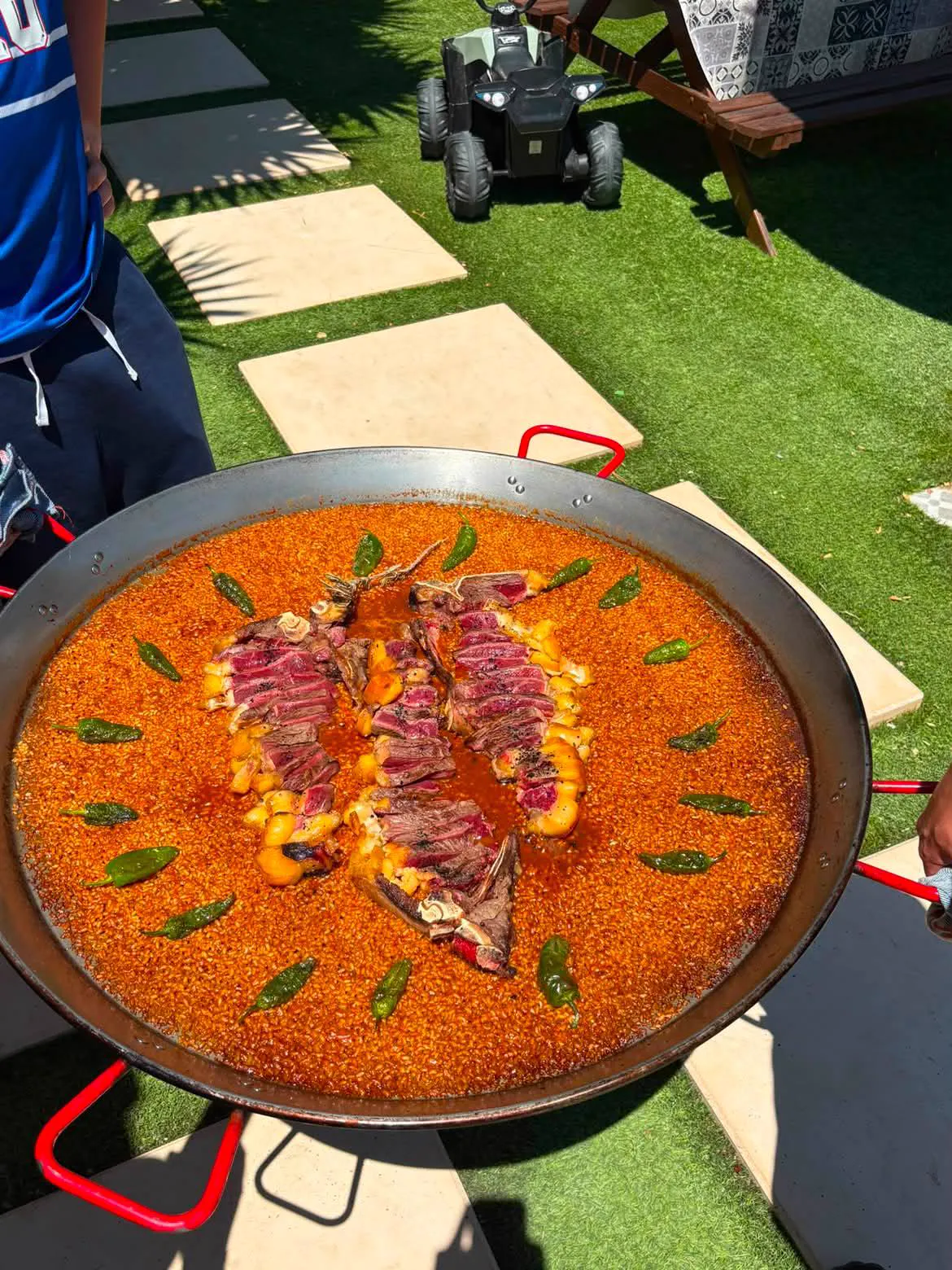 Arroz rojo con presa en lonchas