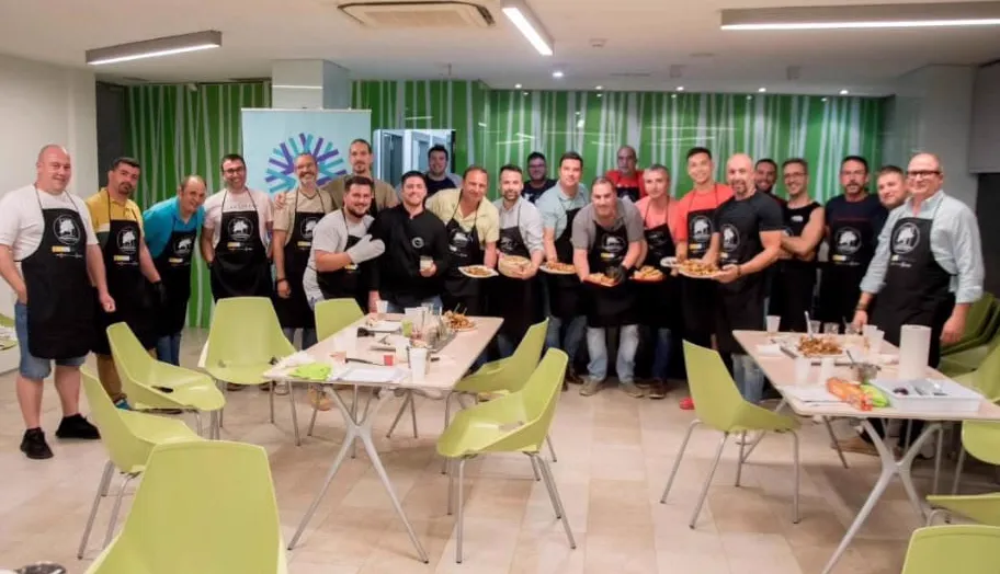 Foto de grupo de un taller de arroces con todos los alumnos
